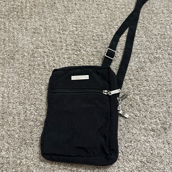 Baggallini Black Messenger Bag - Picture 1 of 5